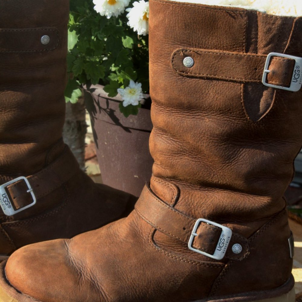 UGG (Sutter) Brown Size 8 Boot Weather Resistant